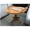 Image 1 : Round maple table with 2 leaves