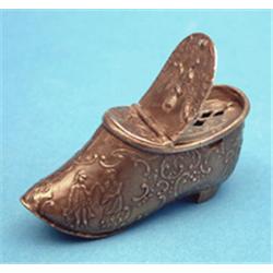 A Victorian novelty silver vinaigrette, modelled as shoe, 1891, 2.75ins £100-150...