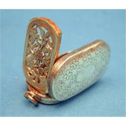 A George IV silver vinaigrette, of oval form with flowerhead engraving £100-150...