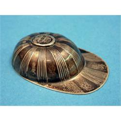 An Edwardian silver jockey cap caddy spoon, Sheffield 1905 £100-150...
