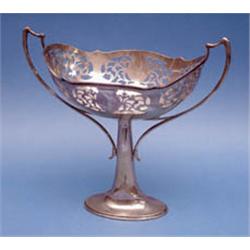 A George V silver pedestal bowl, with pierced oval bowl and swept handles, 11ins, Sheffield 1930...