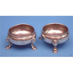 A pair of George II silver bun salts, on pad feet, 1735 £100-120...