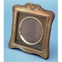 An Edwardian silver mounted photo frame, of serpentine square form 6ins £100-150...