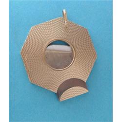 A 9ct gold engine turned hexagonal cigar cutter £70-100...