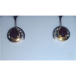 3.05g Earring Made of 14Kt Gold ,0.10Ct Diamond, 1.31 Ct Ruby