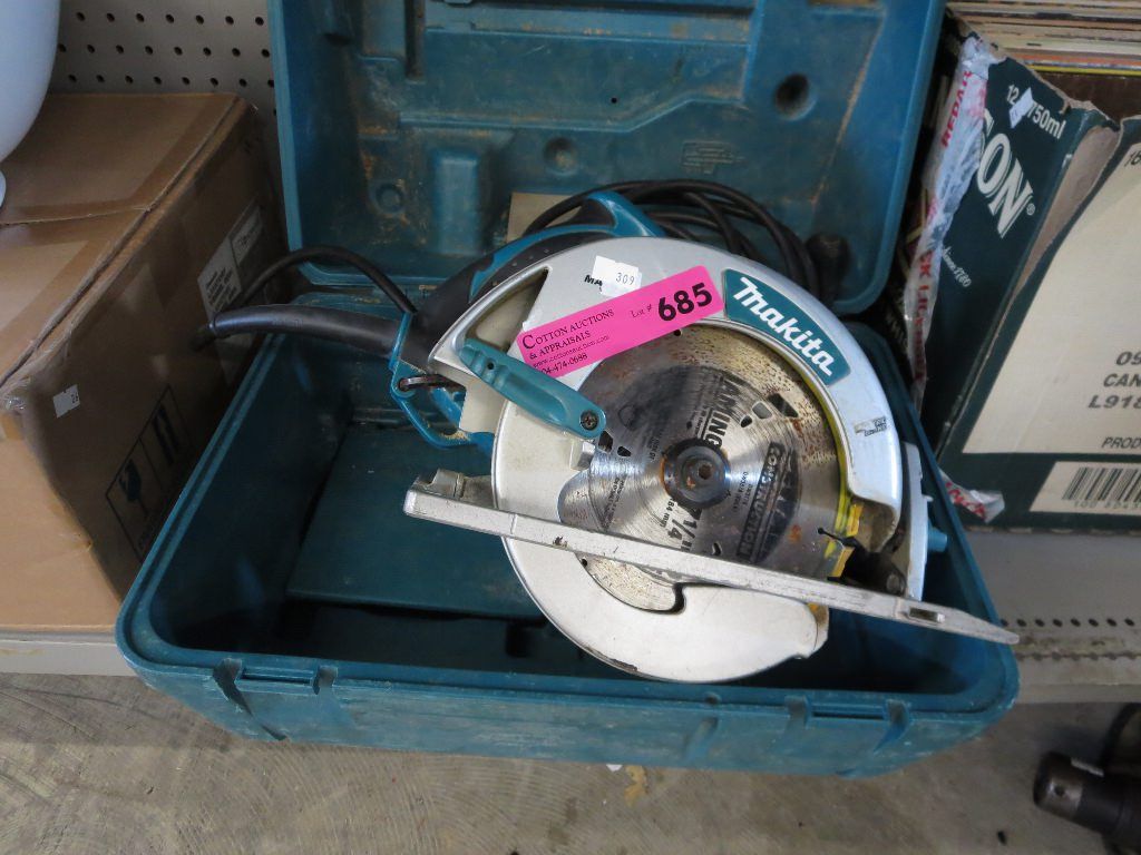 Makita circular saw & case