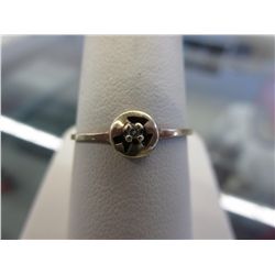 10KT yellow gold & diamond ring