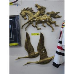 2 Vintage brass wall plaques - Horse & geese