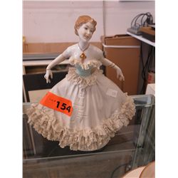 Spitze glazed figurine