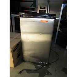 Bar fridge