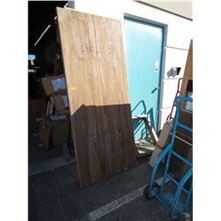 Berlin table with metal legs