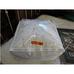 Duvet - in a zippered bag