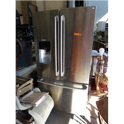 Electrolux side by side fridge/freezer