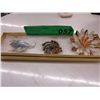 Image 4 : 3 x ladies' assorted crystal brooches