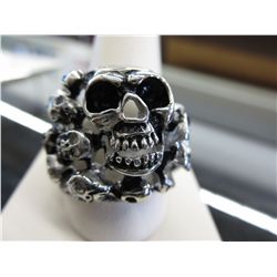 Cool, nicely detailed multi-skull biker ring