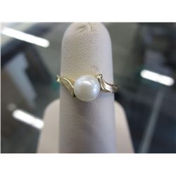 14KT Gold and white pearl solitaire ring
