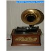 Image 1 : "Thomas Home Phonograph" radio/cassette player