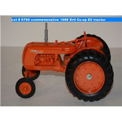 Farm Toy Museum commemorative 1988 Ertl Co-op E5 tractor