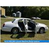 Image 6 : 2001 Lincoln Signature Series towncar, (#1LNHM82W41Y657874), 94228 miles