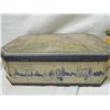 Image 4 : LOT 2 VINTAGE DECRORATIVE TIN BOX