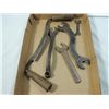 Image 1 : LOT 5 VINTAGE WRENCHES & TWO HANDLED PLANE