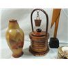 Image 2 : LOT 4 WOODEN & CERAMIC DECORATIVE PIECES