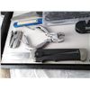 Image 2 : TRAY OF ASSORTED KNIVES AND MULTI TOOLS