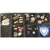 Image 1 : TRAY OF US MILITARY & RED CROSS INSIGNIA, PINS