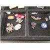 Image 3 : TRAY OF US MILITARY & RED CROSS INSIGNIA, PINS