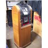 Image 2 : 1933 MILLS .10 CENT EXTRAORDINARY CONSOLE SLOT