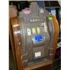 Image 2 : 1933 MILLS 10 CENT EXTRAORDINARY CLUB CONSOLE SLOT