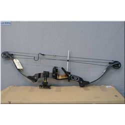 Elite Archery Hunter 33 Compound Bow 70 LB RH CBE Trek 2V