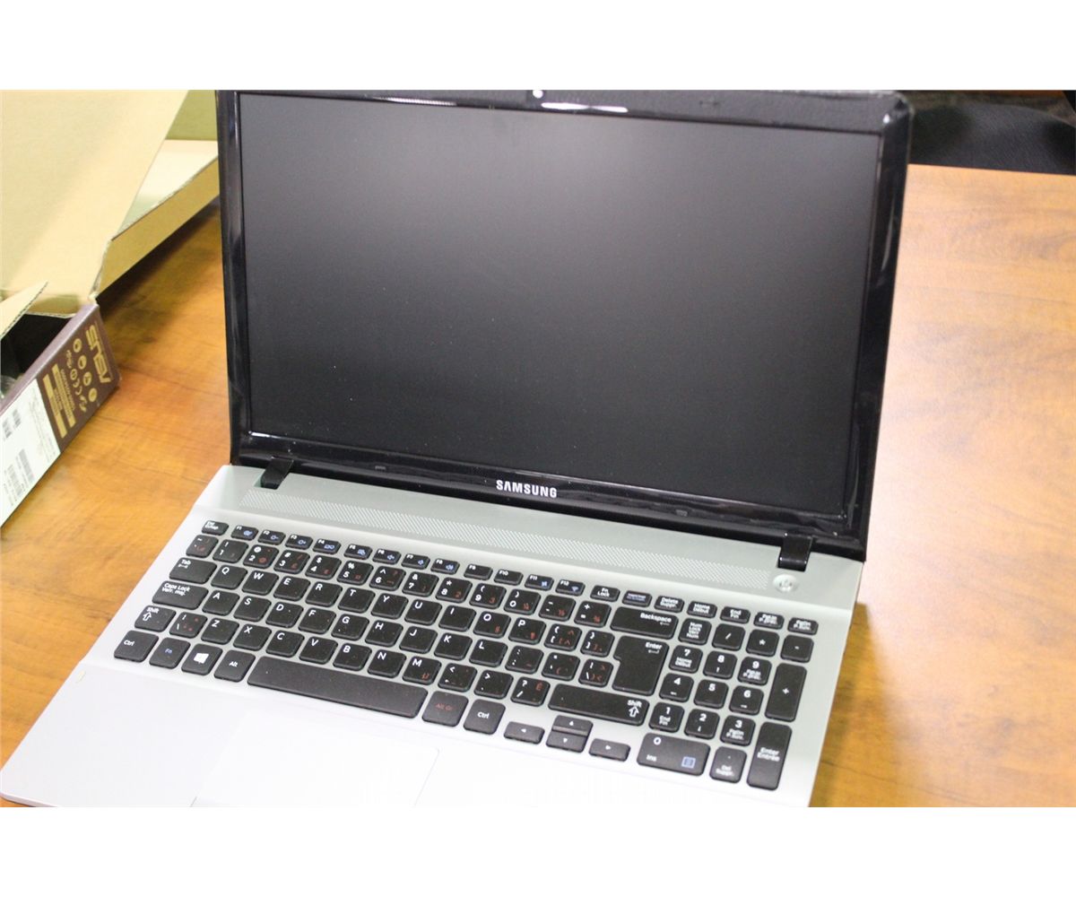 SAMSUNG 300E WINDOWS 8 NOTEBOOK COMPUTER W/ HDMI