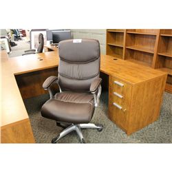 BROWN LEATHER HIGH BACK EXECUTIVE CHAIR