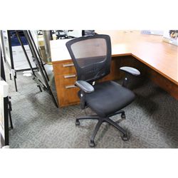 BLACK MESH MID BACK TASK CHAIR