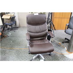 BROWN LEATHER HIGH BACK EXECUTIVE CHAIR