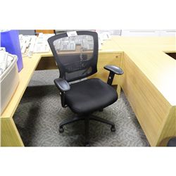 BLACK MESH MID BACK TASK CHAIR