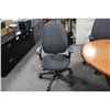 Image 2 : GREY PATTERN HIGH BACK MULTILEVER TASK CHAIR