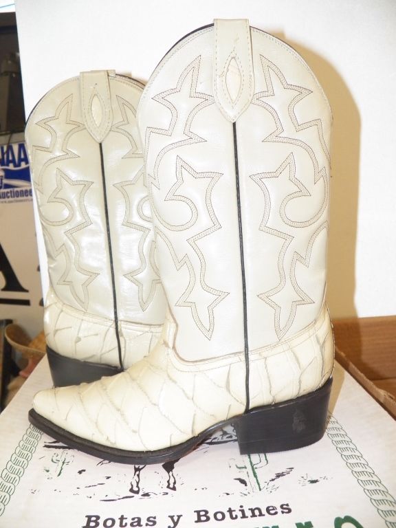 El Potrillo Boots Bone Color Snake Skin Boots (New in Box) We Believe they are size 8