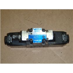 Tokimec Vickers Directional Control Valve Model: DG4SM-3-33C-P7-H-PC1