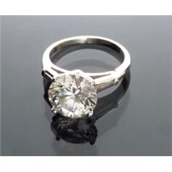 Platinum Tiffany-type V-box Solitaire Diamond Ring...