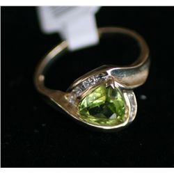 Gold and Peridot Ring 10k