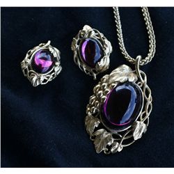 Trifari Set,