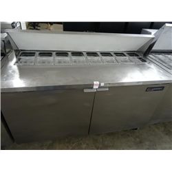 True 5' Ref. Sandwich Prep Unit w/Insert Pans - Tested at 38 deg.