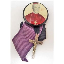 ANTIQUE CELLULOID PINBACK BUTTON OF A POPE