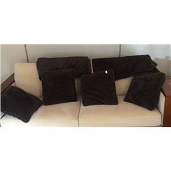 4 Pillows and 2 Throws