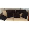 Image 1 : 4 Pillows and 2 Throws