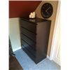 Image 3 : 2 Matching Dressers