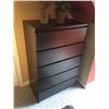 Image 4 : 2 Matching Dressers