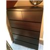 Image 5 : 2 Matching Dressers